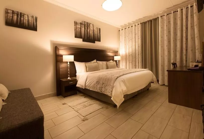 ペンション Three Olives Guesthouse