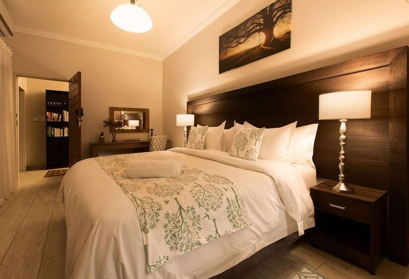 ペンション Three Olives Guesthouse