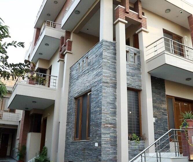 Hotelli J P Residency