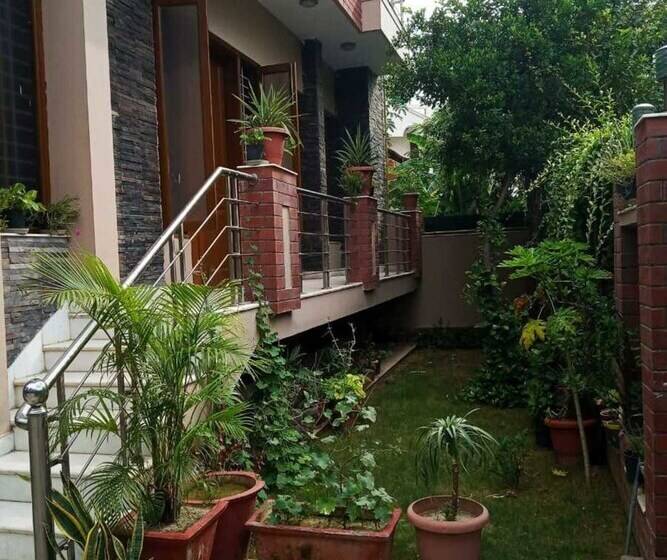 Hotelli J P Residency