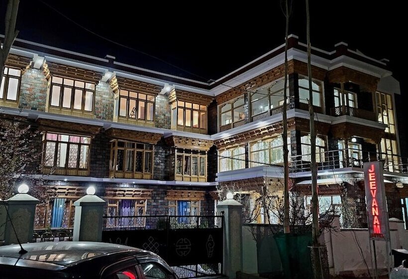 Отель Jeevanam Villa