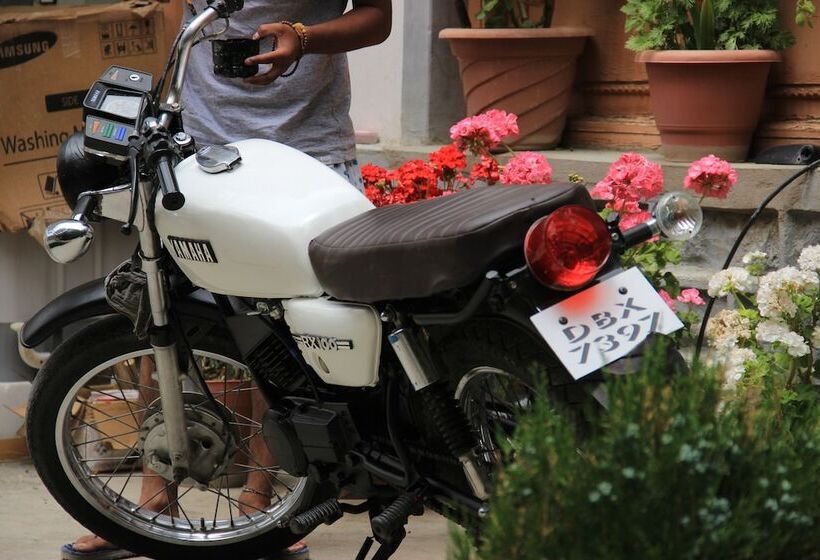 Отель Jeevanam Villa