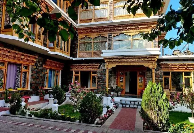 Hotel Jeevanam Villa
