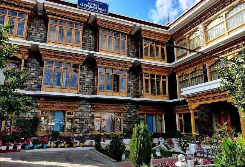 Hotel Jeevanam Villa