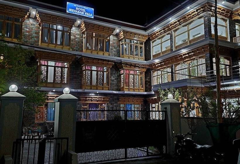 Отель Jeevanam Villa