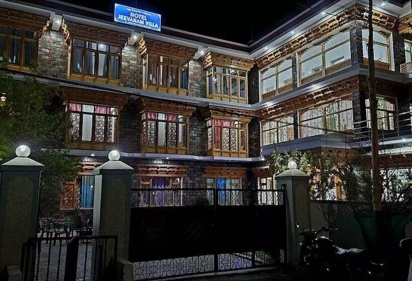 Hotel Jeevanam Villa