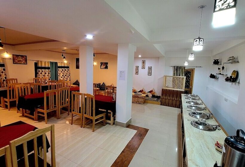 Отель Jeevanam Villa