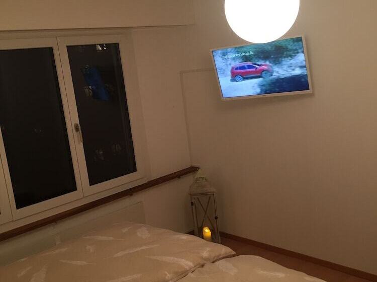 تختخواب و صبحانه Chez Sven Apartment