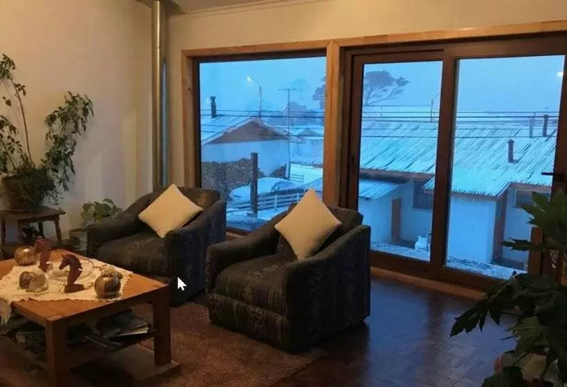 ペンション Hostal Akainij