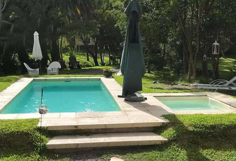 ホテル Chacra La Escondida