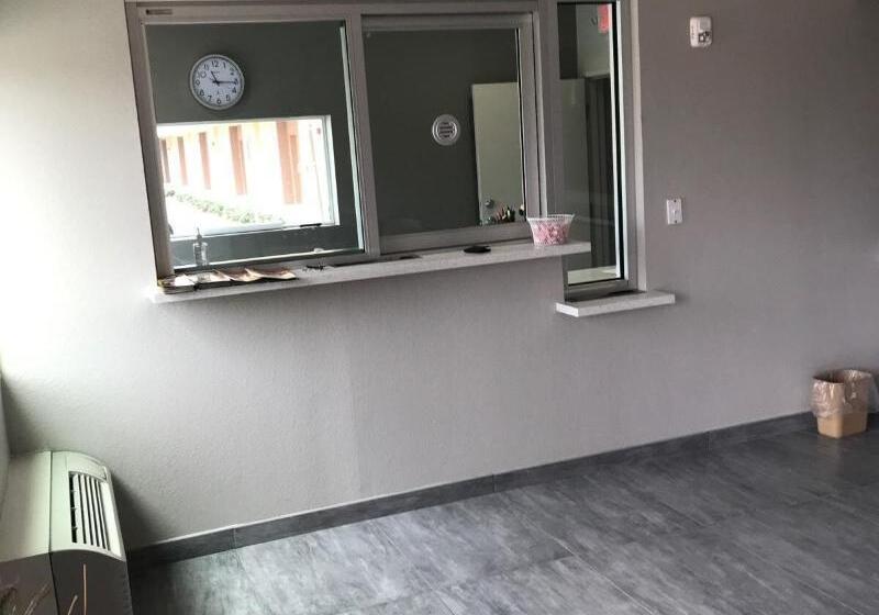 הוסטל Crystal Inn Sugarland