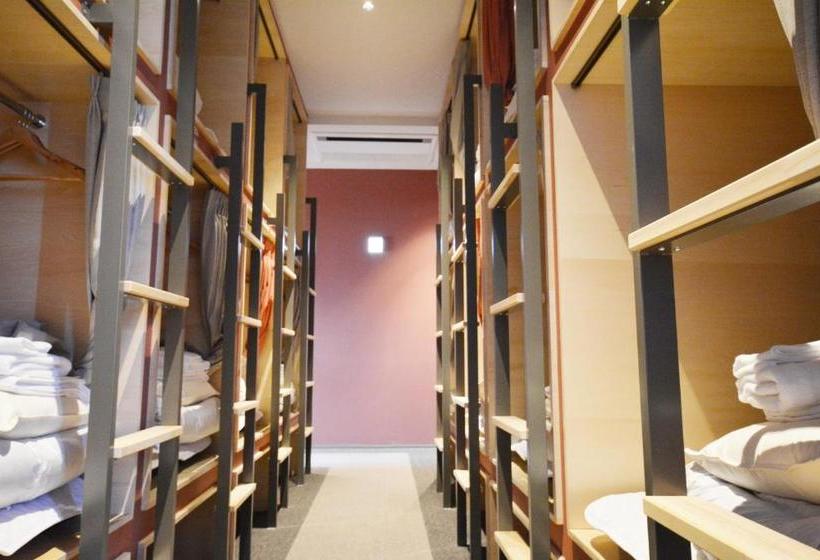 هتل کپسول Hostel Spica