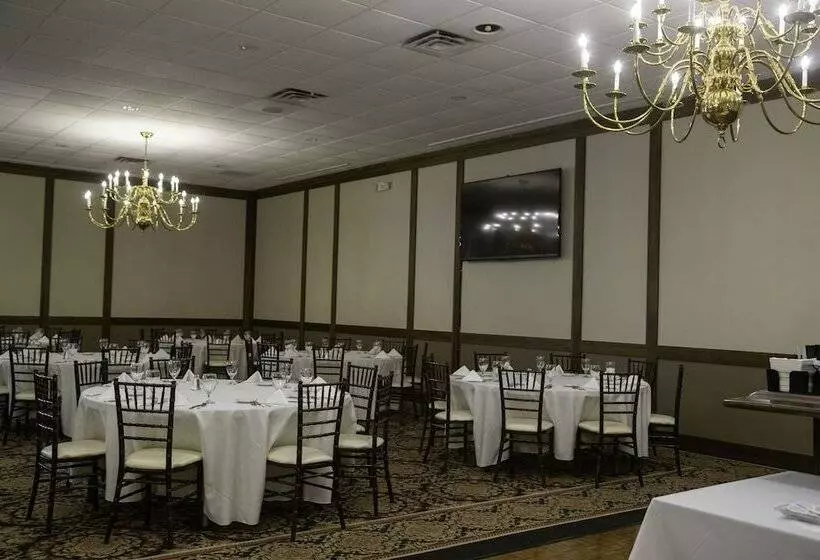 Hotelli The Stables Inn & Suites