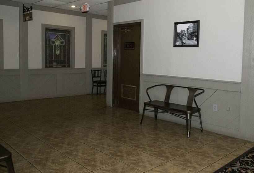 فندق The Stables Inn & Suites