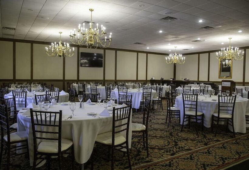 فندق The Stables Inn & Suites