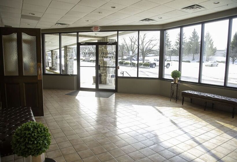 فندق The Stables Inn & Suites