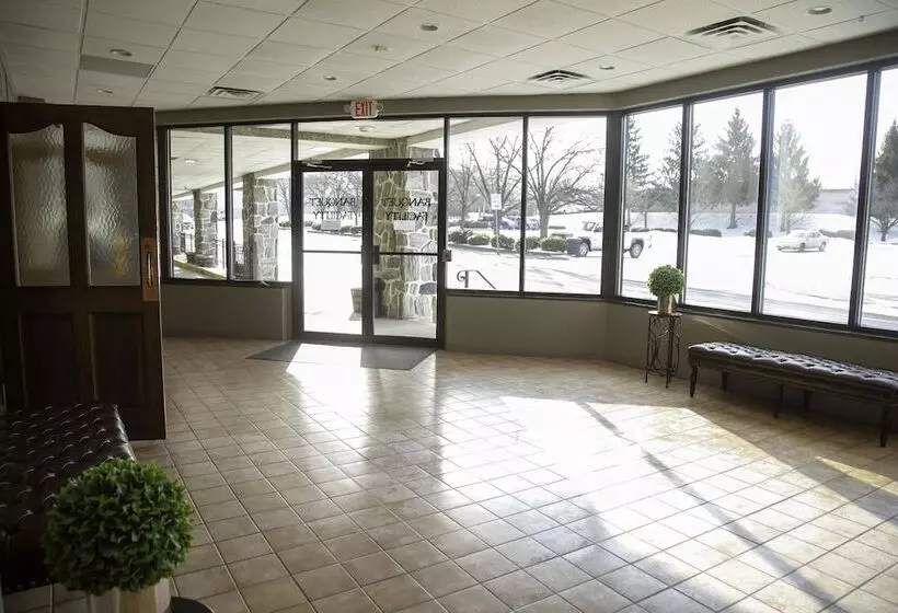 Hotelli The Stables Inn & Suites