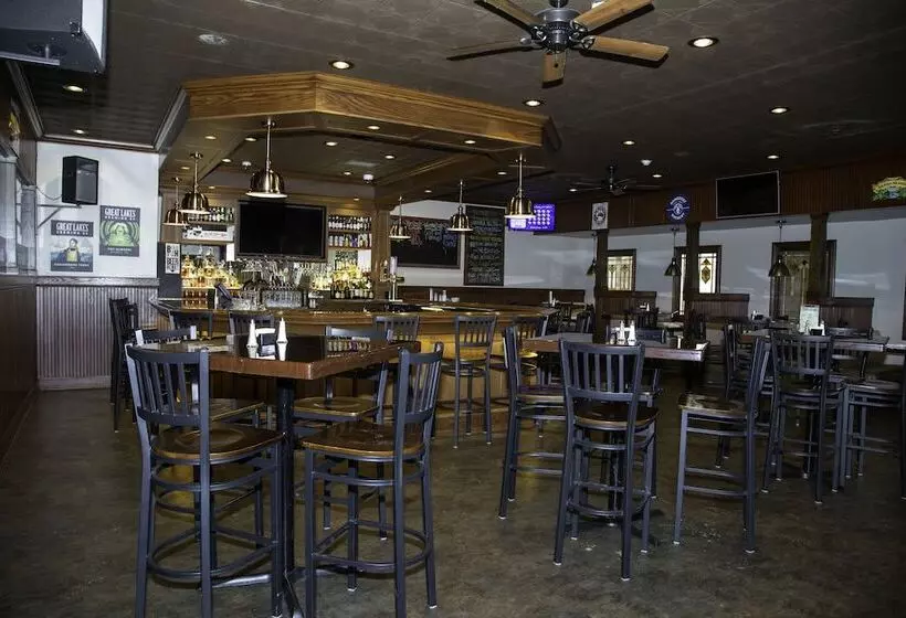 Hotelli The Stables Inn & Suites