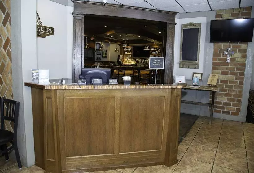 Hotelli The Stables Inn & Suites