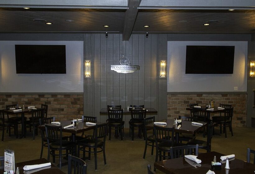 فندق The Stables Inn & Suites