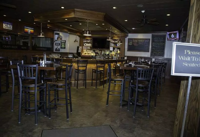 Hotelli The Stables Inn & Suites