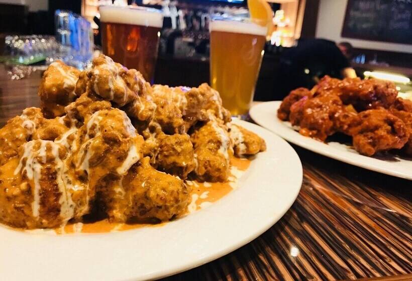 فندق The Stables Inn & Suites