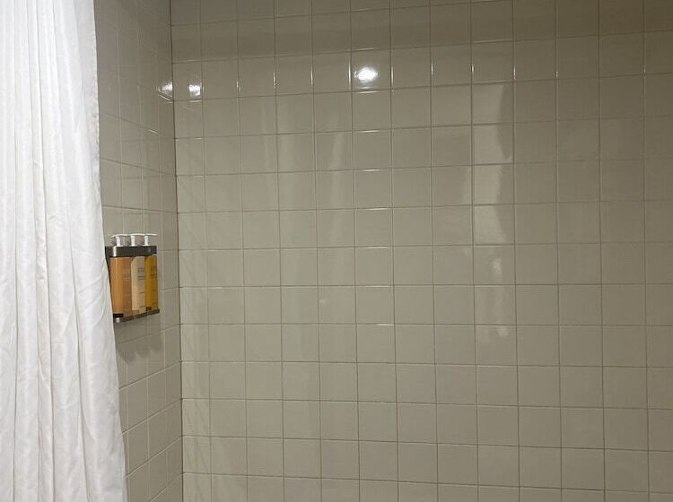 فندق The Stables Inn & Suites