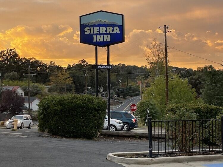 فندق على الطريق Sierra Inn