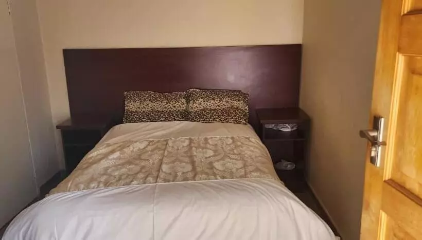 پانسیون Mandara Beeston Guest House