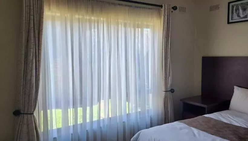 پانسیون Mandara Beeston Guest House