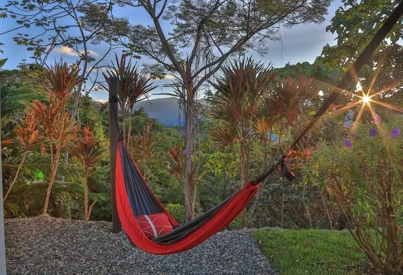 تختخواب و صبحانه Nature's Edge Boutique