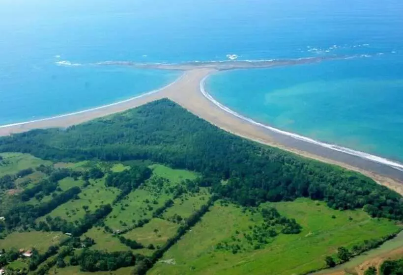 تختخواب و صبحانه Nature's Edge Boutique