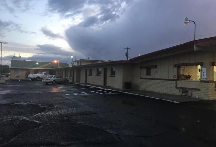Oregon Trail Motel
