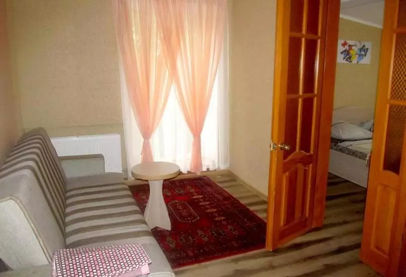 Apartment On Hoholya 90