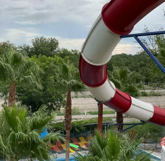 ホテル Y Balneario Ojo Caliente