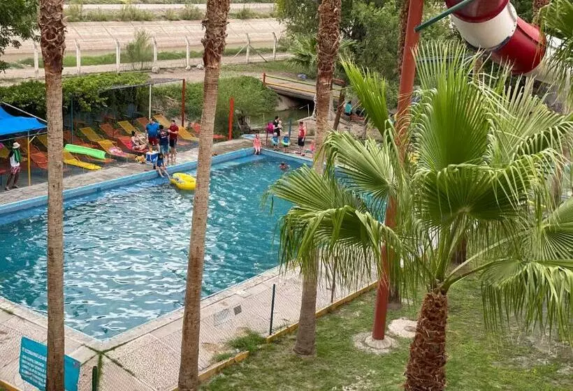 ホテル Y Balneario Ojo Caliente