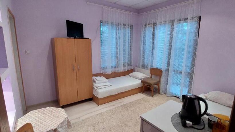 Pensió Guest House Kukera