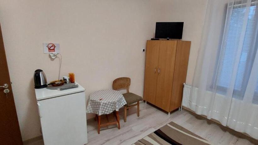 Pensió Guest House Kukera