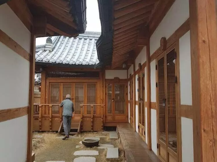 Majatalo Sarangroo