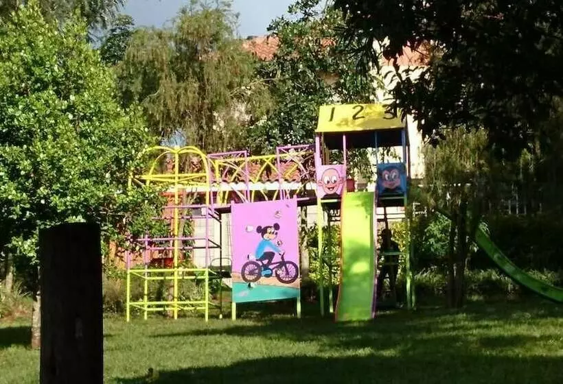 پانسیون Jari Inn Bistro
