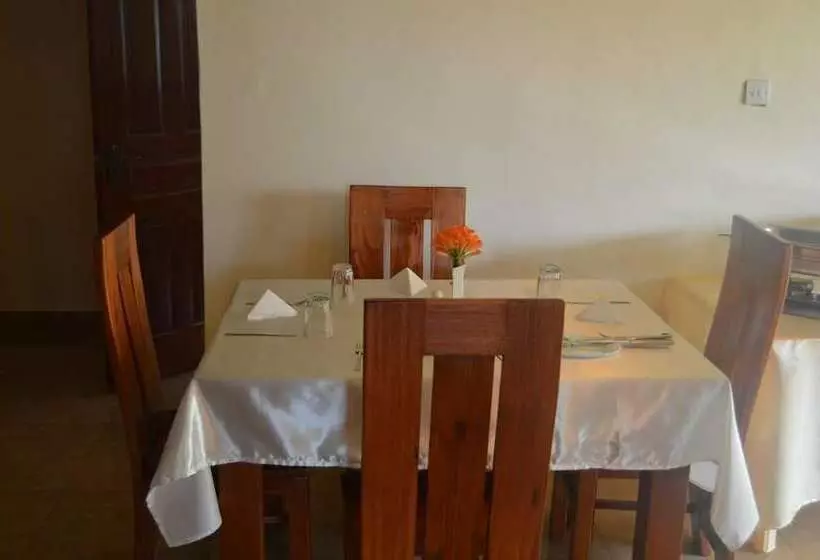 پانسیون Jari Inn Bistro