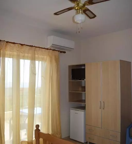 پانسیون J&b Rooms Dhermi