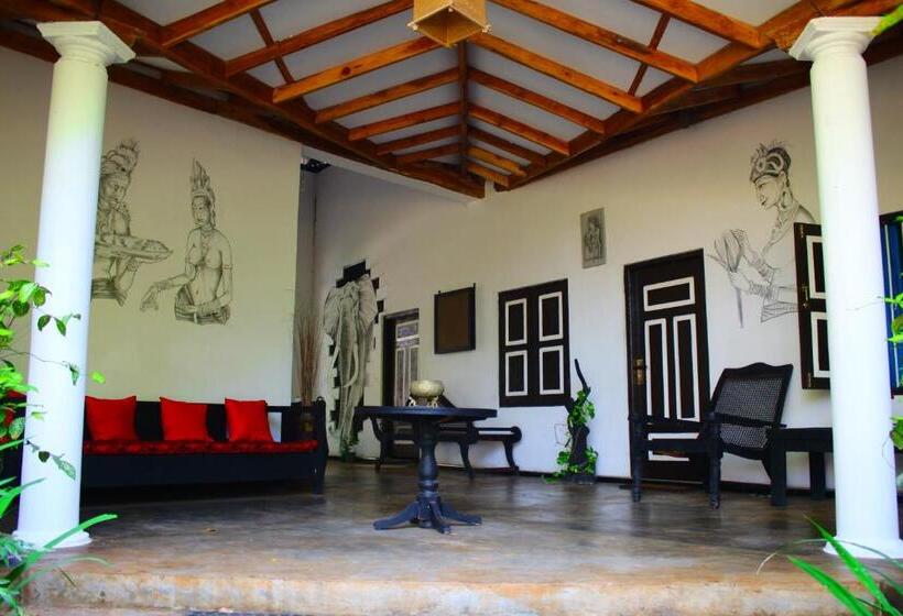 بنسيون The Courtyard Villa