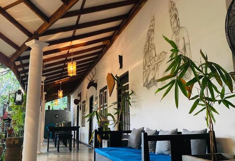 بنسيون The Courtyard Villa