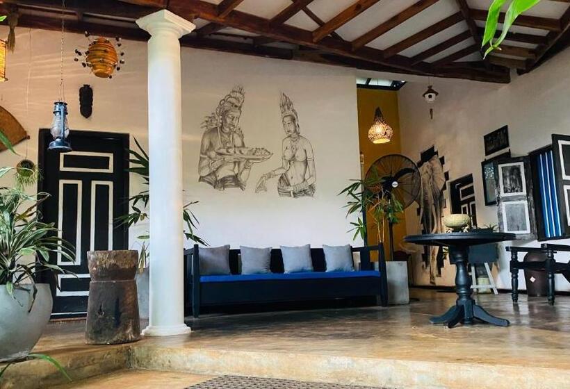 بنسيون The Courtyard Villa