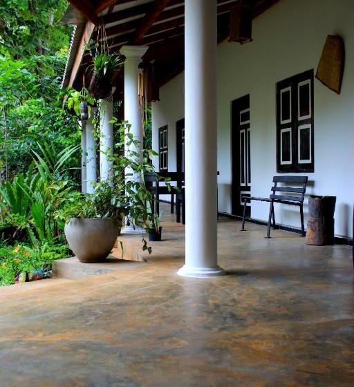 بنسيون The Courtyard Villa