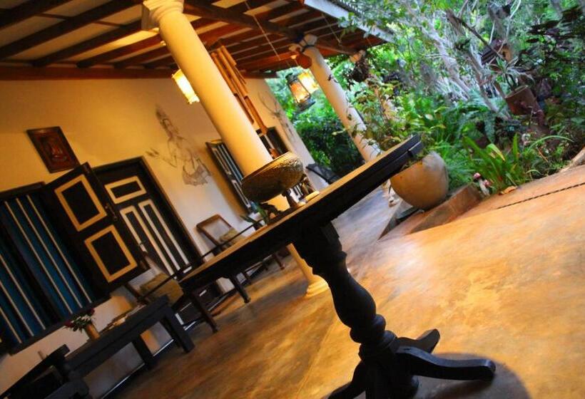 بنسيون The Courtyard Villa