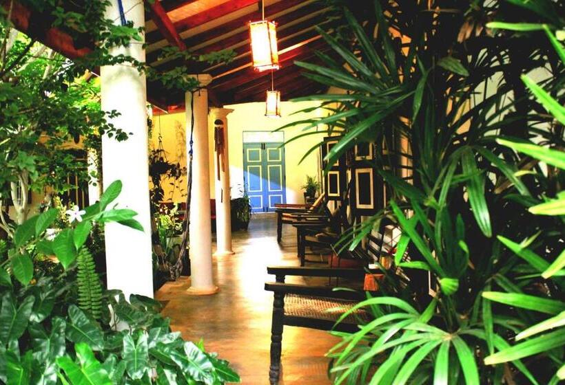 بنسيون The Courtyard Villa