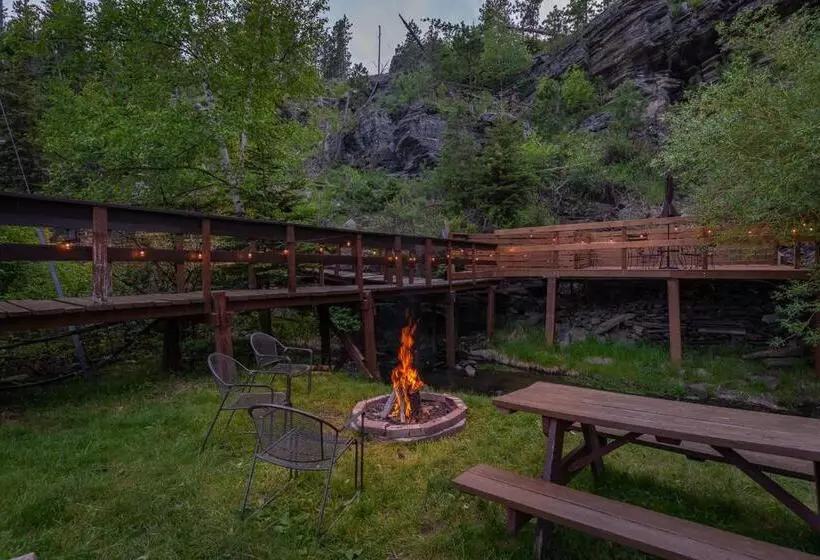 Motelli Harney Camp Cabins