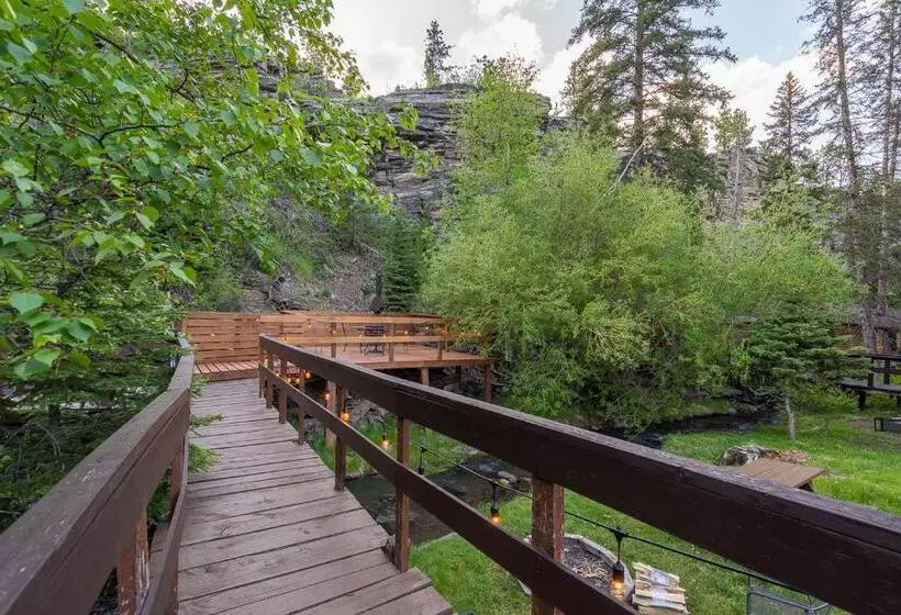 Motelli Harney Camp Cabins
